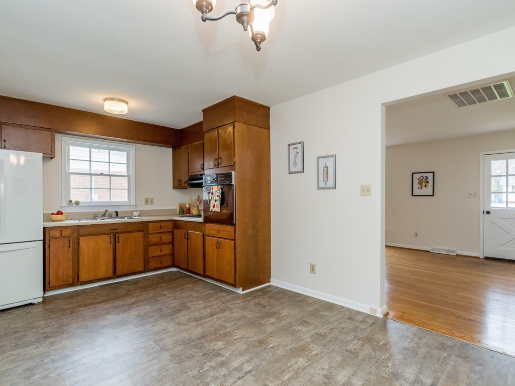 1524 Clermont Road Durham, NC 27713 - Photo 9 of 24 Kitchen/Dining