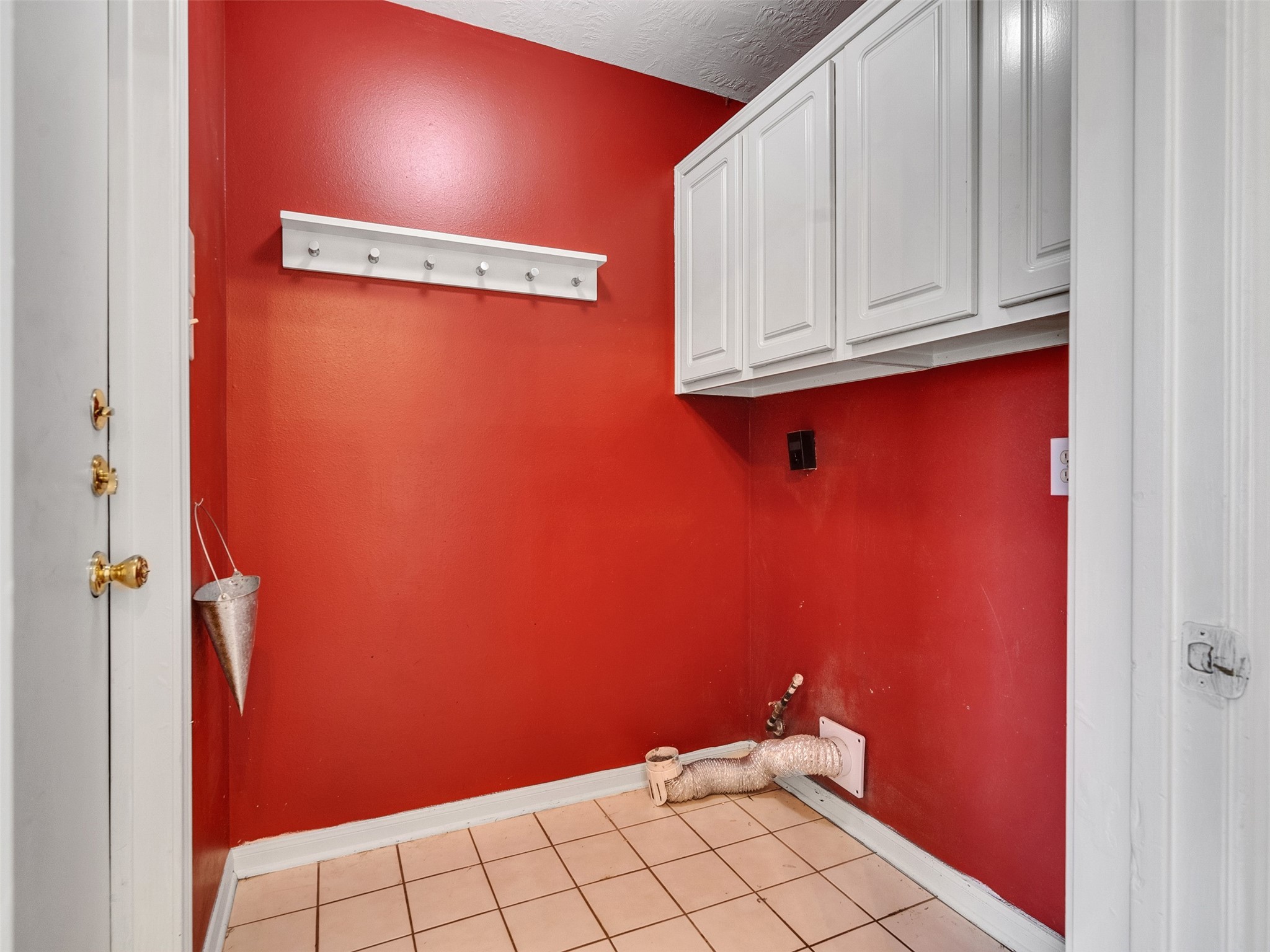 3327 La Seine Lane Spring, TX 77388 - Photo 26 of 29 Laundry room