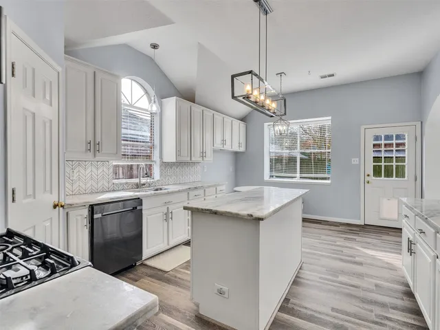 $2,500 | 3327 La Seine Lane, Spring, TX 77388