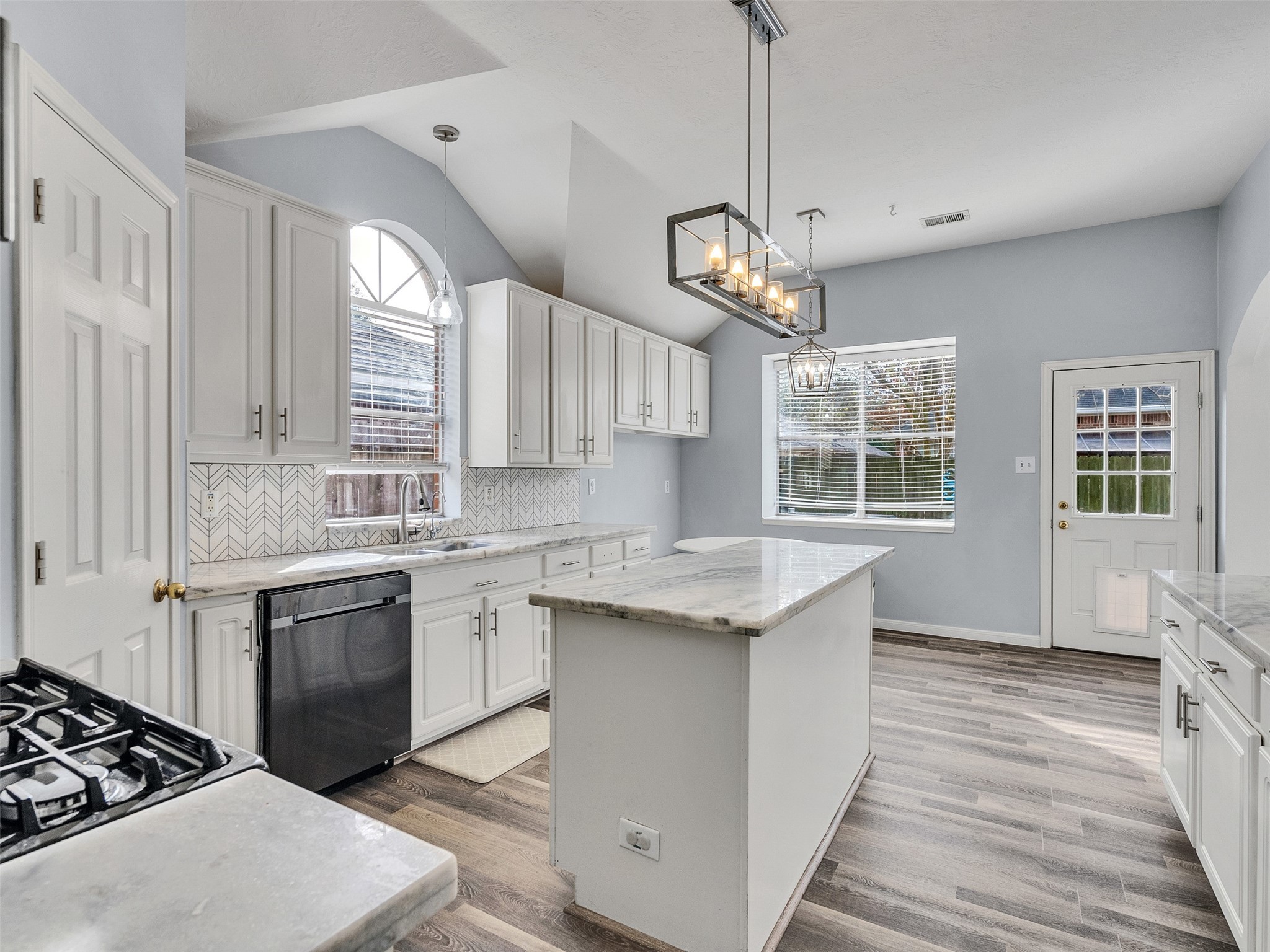 3327 La Seine Lane Spring, TX 77388 - Photo 5 of 29 High ceilings