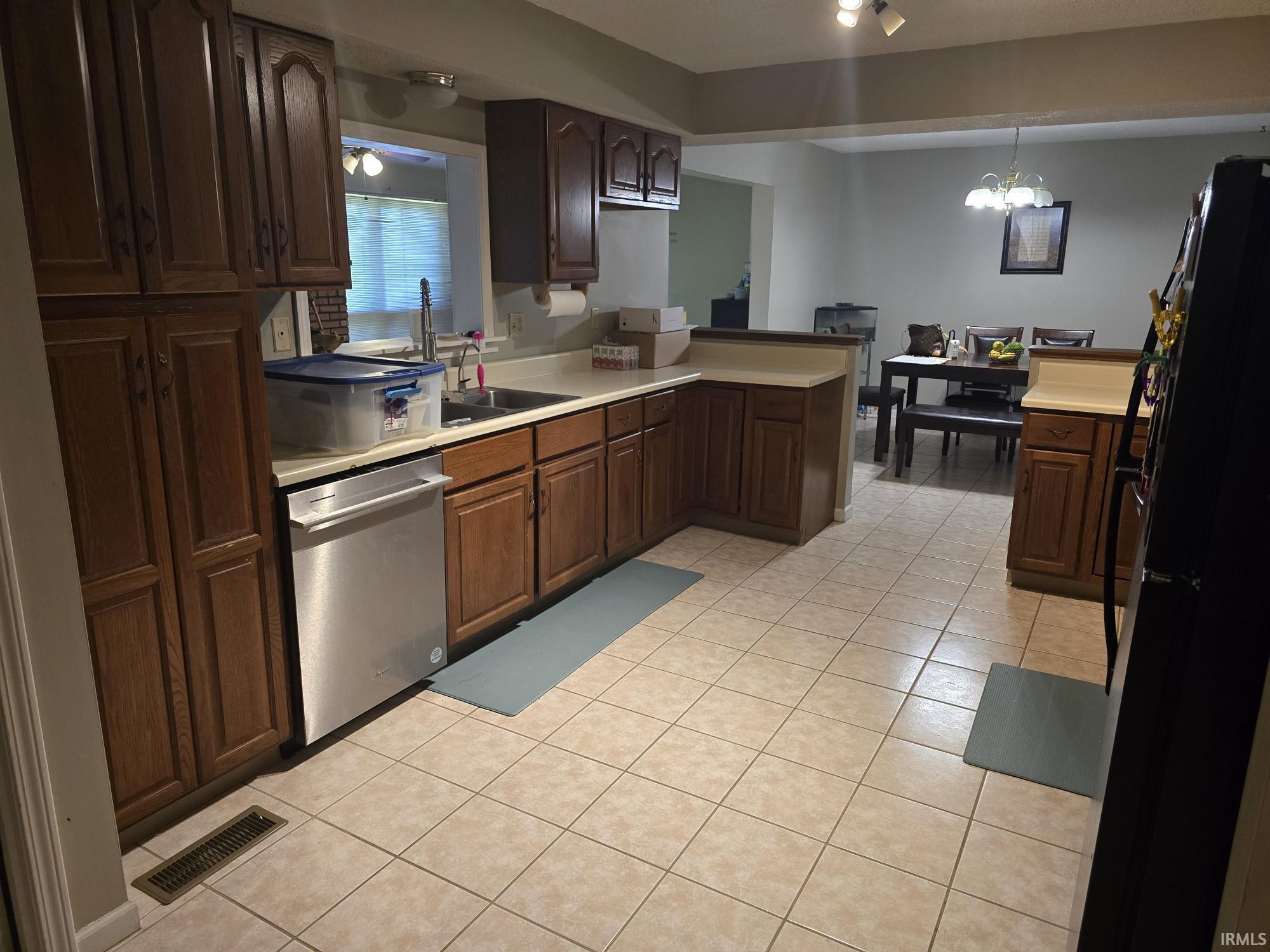 318 Gayle Drive Sweetser, IN 46987 - Photo 2 of 32