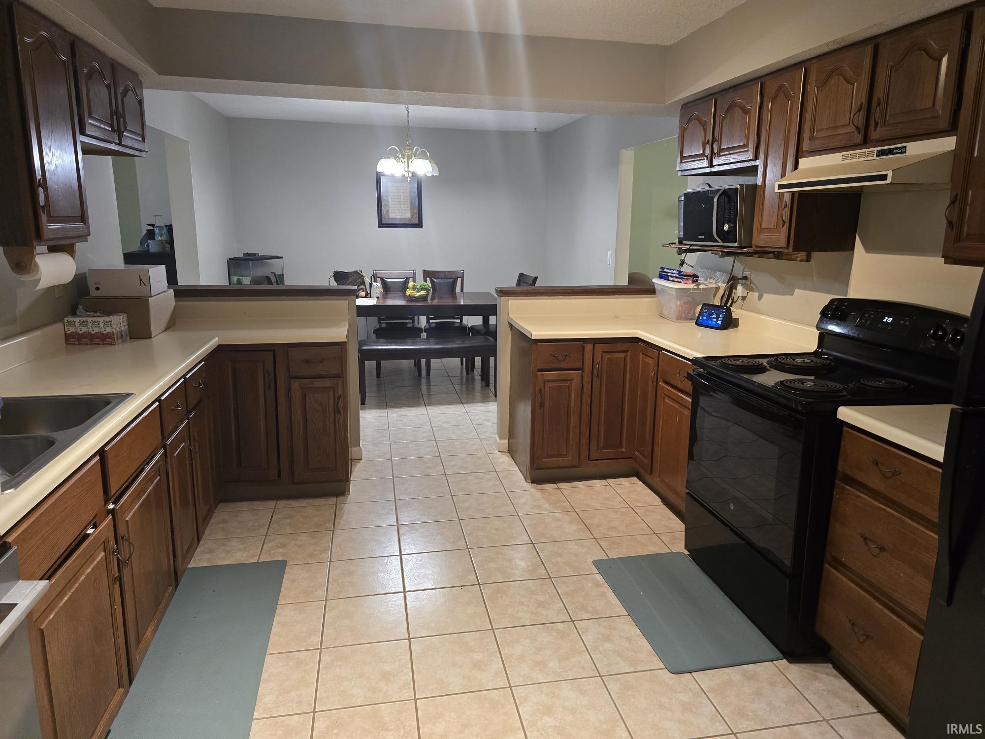 318 Gayle Drive Sweetser, IN 46987 - Photo 3 of 32