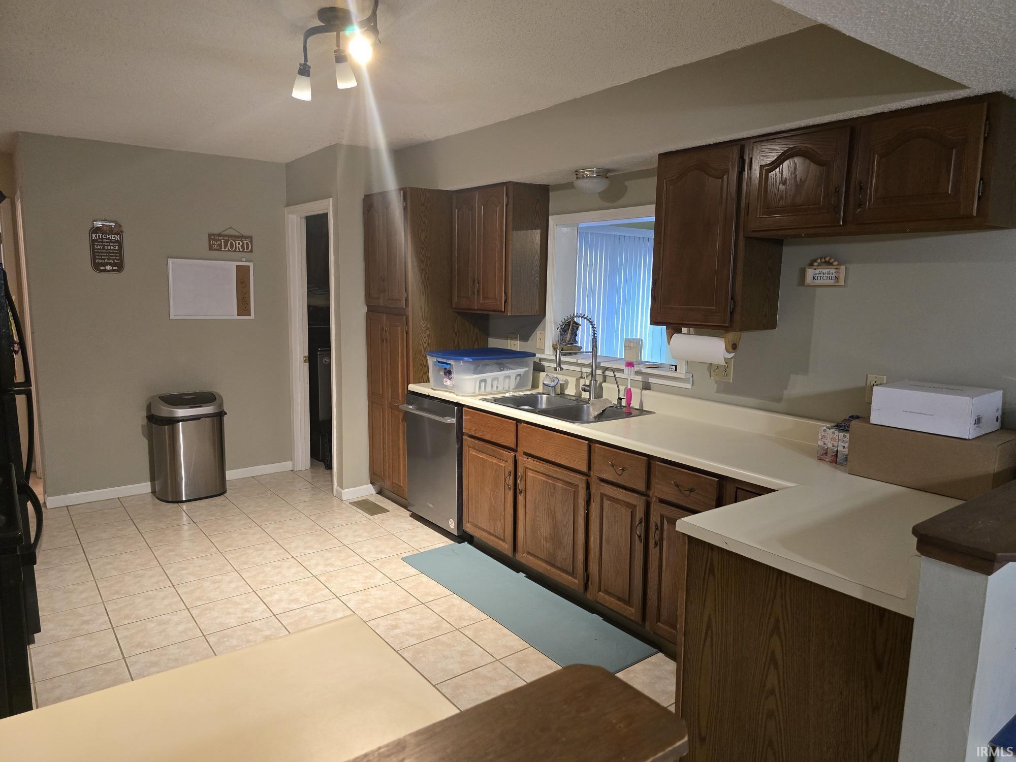 318 Gayle Drive Sweetser, IN 46987 - Photo 6 of 32