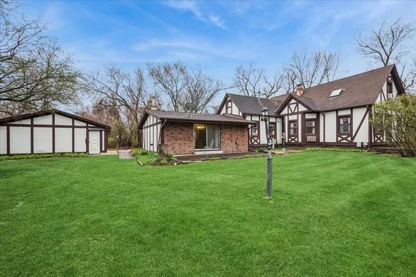 $775,000 | 609 Forest Edge Lane, Des Plaines, IL 60016