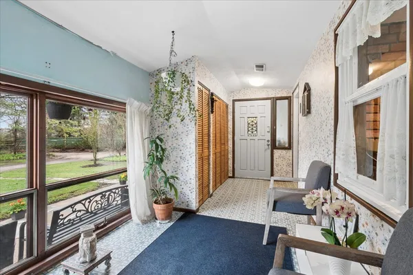 $775,000 | 609 Forest Edge Lane, Des Plaines, IL 60016