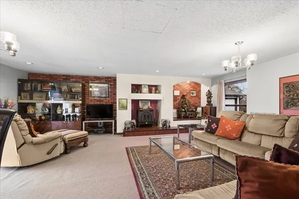 $775,000 | 609 Forest Edge Lane, Des Plaines, IL 60016