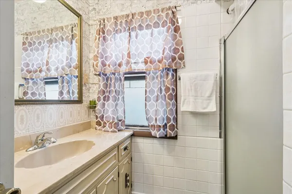 $775,000 | 609 Forest Edge Lane, Des Plaines, IL 60016