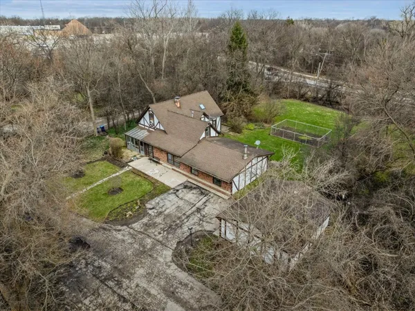 $775,000 | 609 Forest Edge Lane, Des Plaines, IL 60016