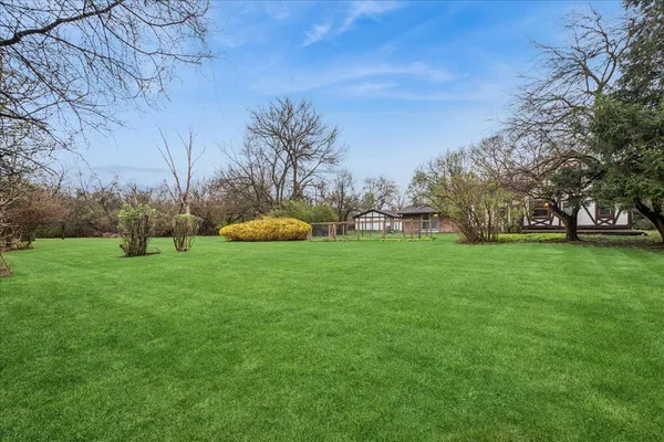 $775,000 | 609 Forest Edge Lane, Des Plaines, IL 60016