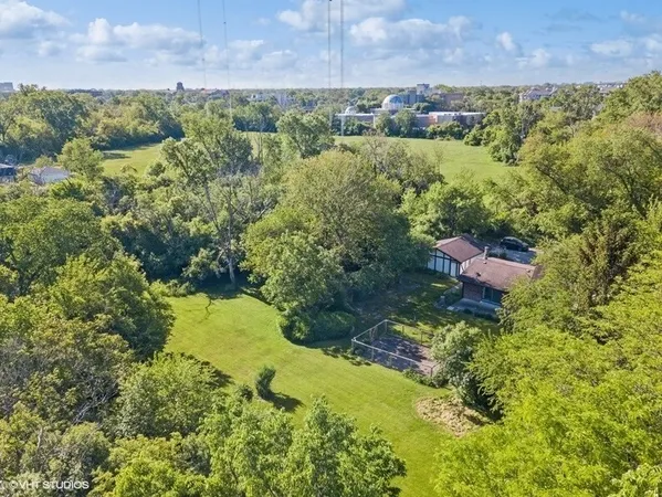 $775,000 | 609 Forest Edge Lane, Des Plaines, IL 60016