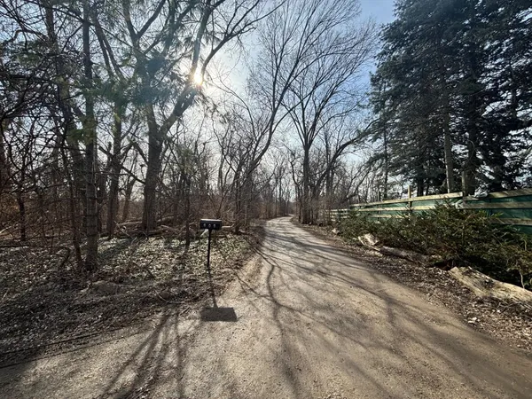 $775,000 | 609 Forest Edge Lane, Des Plaines, IL 60016