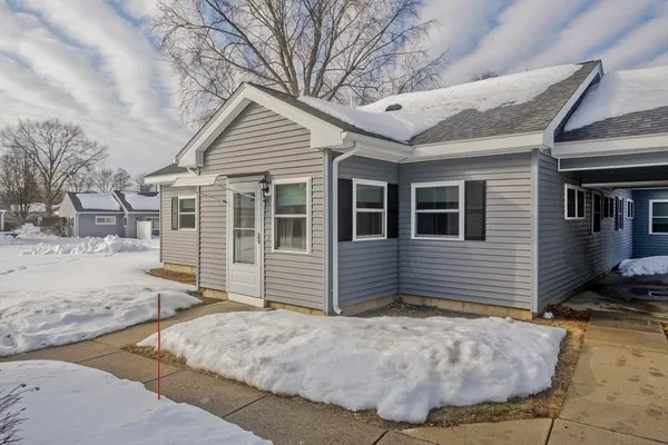 $215,000 | 38 Applewood Drive, Unit 38, Chicopee, MA 01022