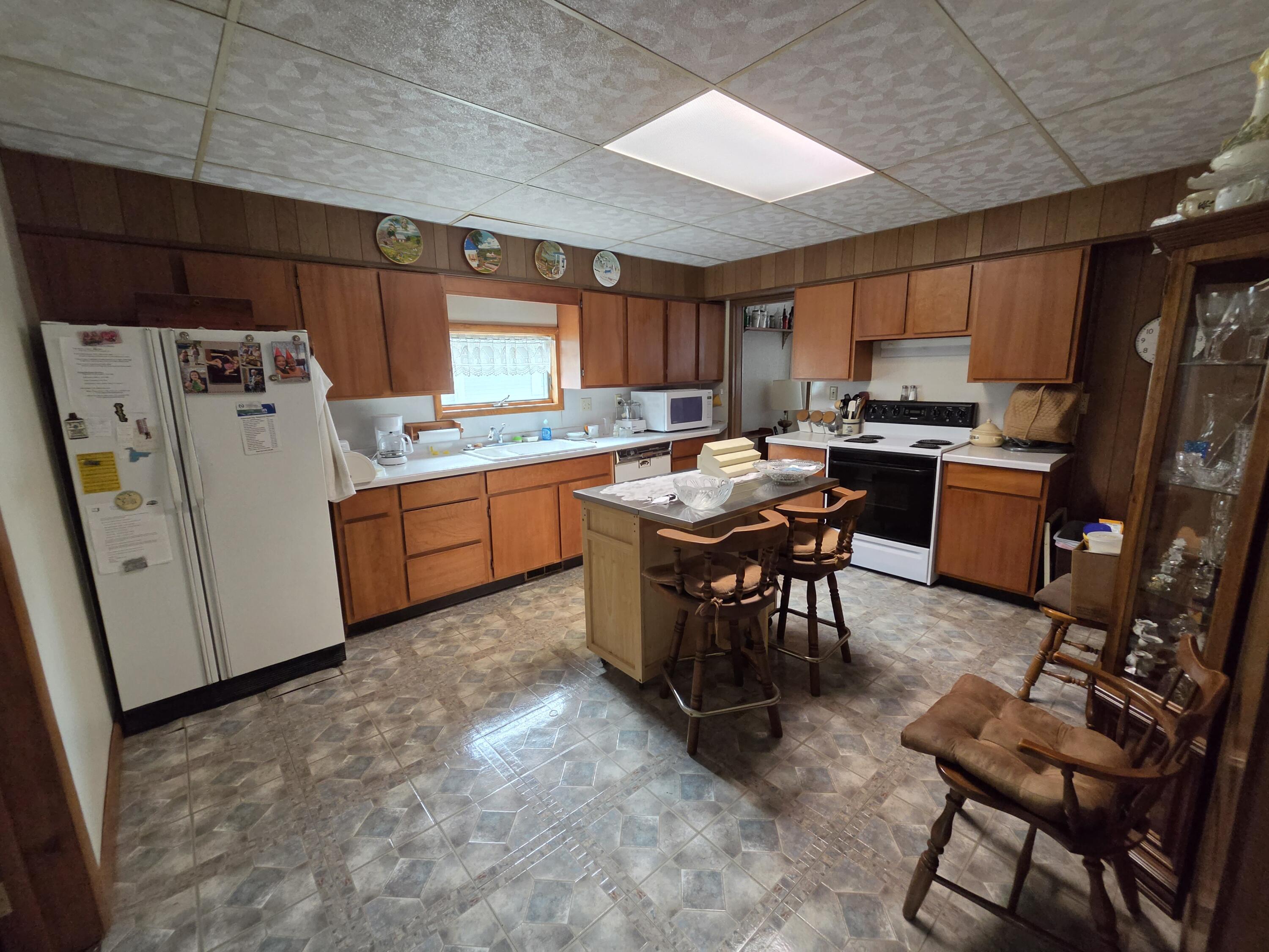 1909 West Washington Street Springfield, OH 45506 - Photo 13 of 28 Kitchen view 1