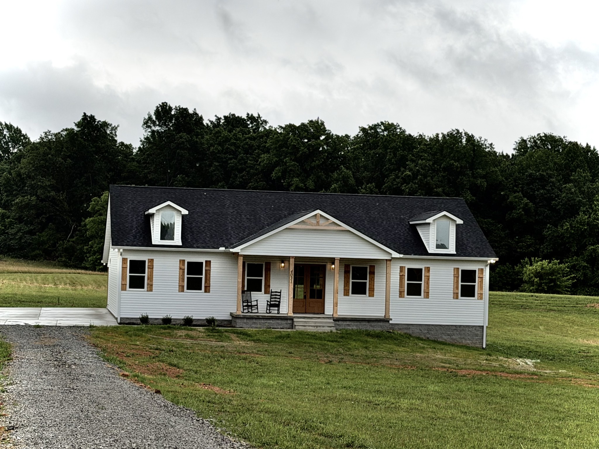 4031 Wells Road Springfield, TN 37172 - Photo 39 of 39 a front view of a house with a garden