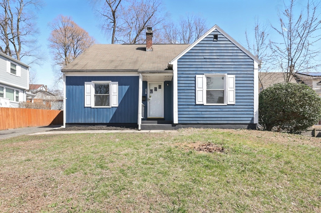207 Euclid Avenue Springfield, MA 01108 - Photo 1 of 37 Gallery Image 1