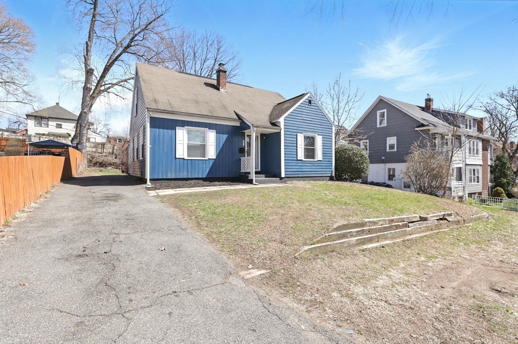 207 Euclid Avenue Springfield, MA 01108 - Photo 2 of 37 Gallery Image 2
