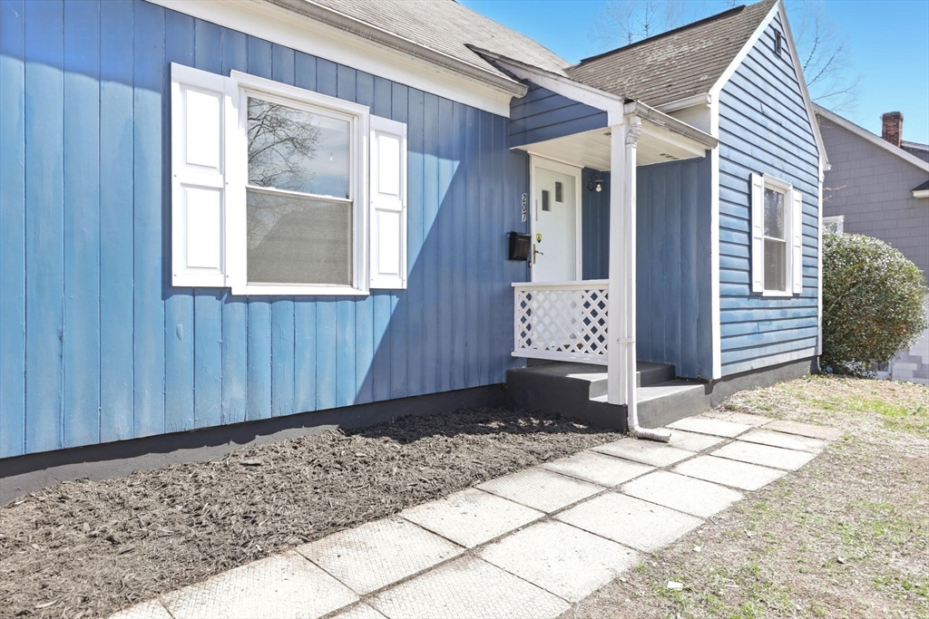 207 Euclid Avenue Springfield, MA 01108 - Photo 35 of 37 Gallery Image 35
