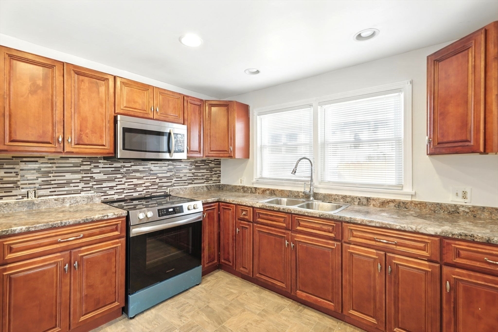 207 Euclid Avenue Springfield, MA 01108 - Photo 6 of 37 Gallery Image 6