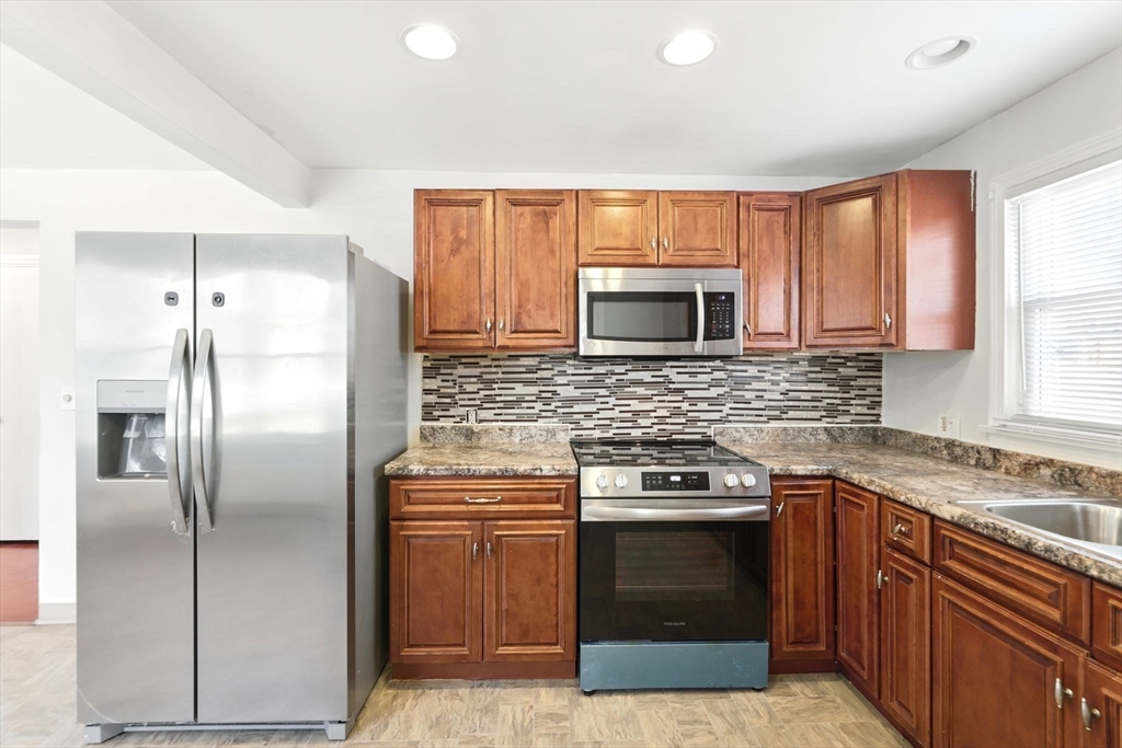 207 Euclid Avenue Springfield, MA 01108 - Photo 7 of 37 Gallery Image 7