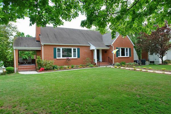 2434 Tillett Road Southwest Roanoke, VA 24015 - Photo 1 of 13 Main