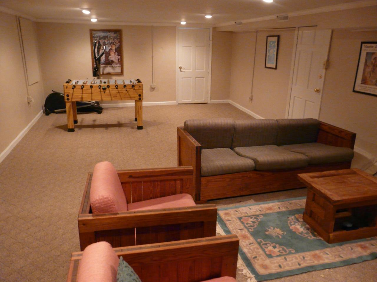 2434 Tillett Road Southwest Roanoke, VA 24015 - Photo 5 of 13 Game room