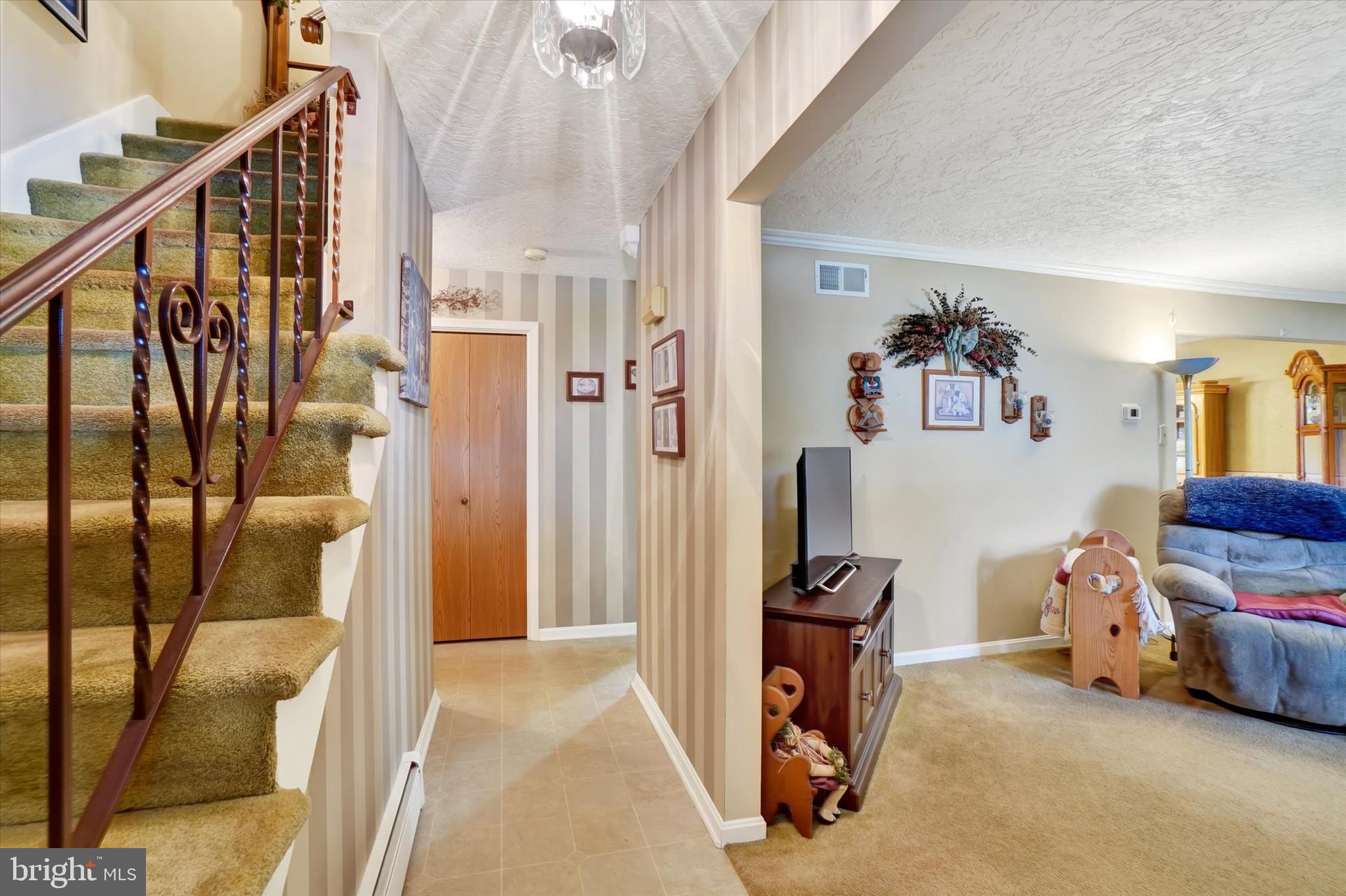 1842 Walnut Bottom Road York, PA 17408 - Photo 4 of 27