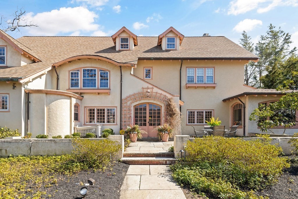 32 Everett Avenue Winchester, MA 01890 - Photo 4 of 42 a front view of a house with a garden