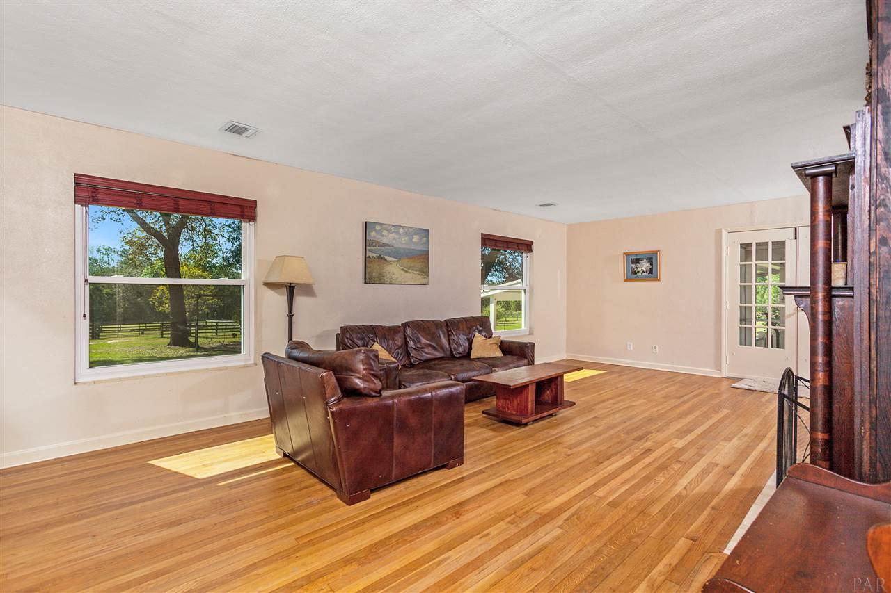 1505 Lewis Road Milton, FL 32570 - Photo 11 of 41 Gallery Image 11