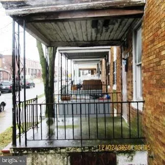 a view of a yard front of house
