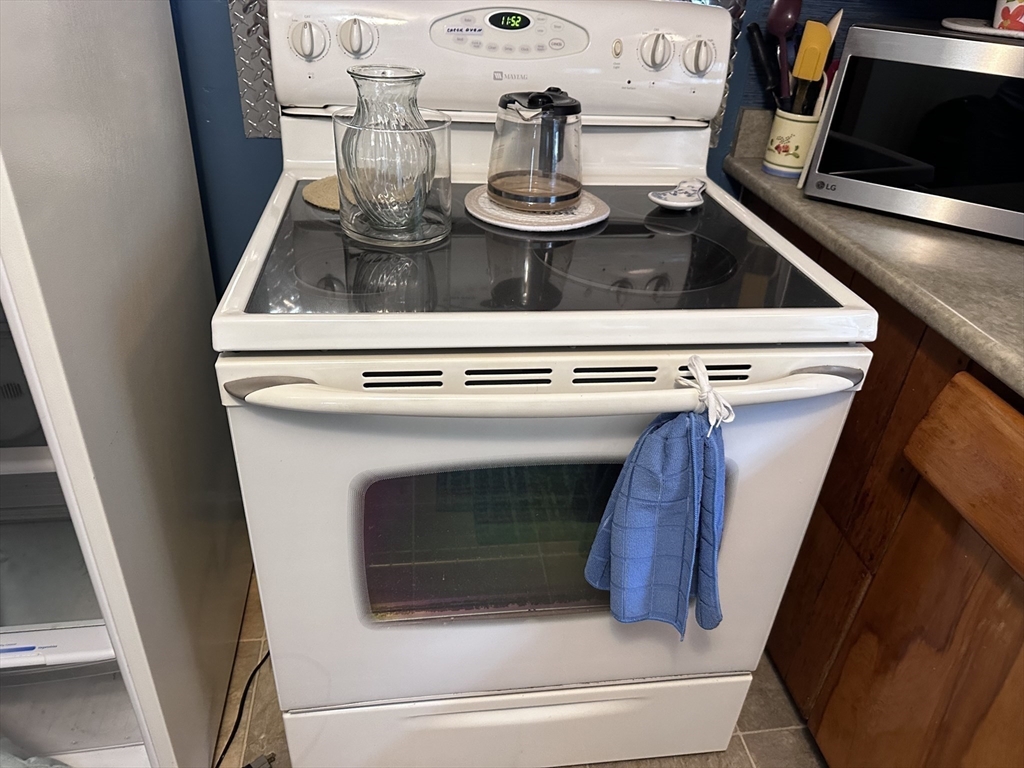 37 Bretton Road Springfield, MA 01119 - Photo 25 of 36 a close view of appliances