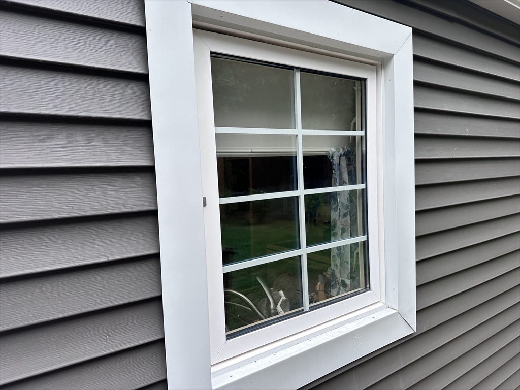 37 Bretton Road Springfield, MA 01119 - Photo 7 of 36 a view of a window
