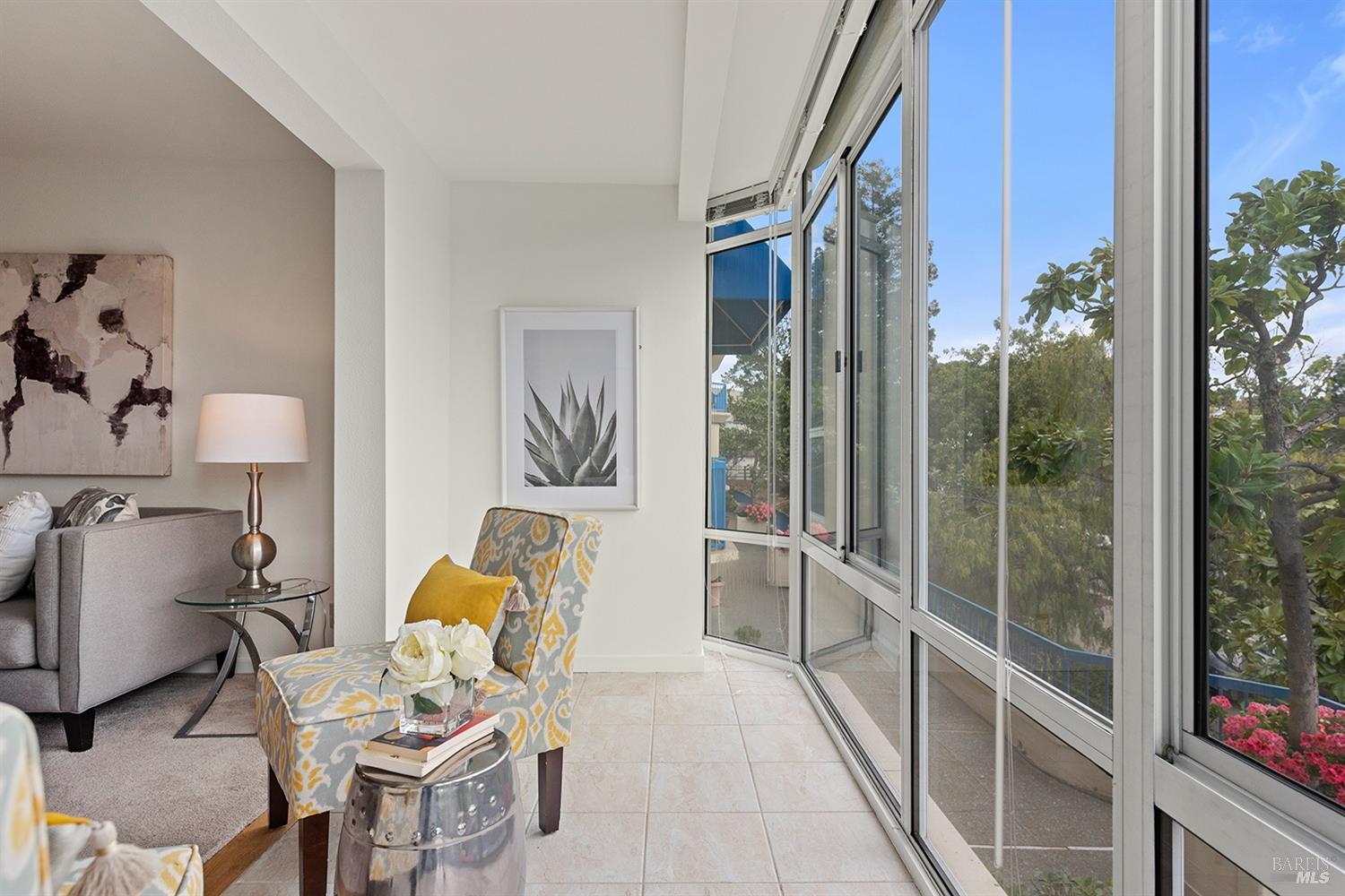 100 Thorndale Drive, Unit 149 San Rafael, CA 94903 - Photo 6 of 38 a room with furniture and a potted plant