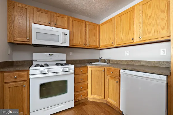 $1,950 | 211 Woodhollow Drive, Marlton, NJ 08053