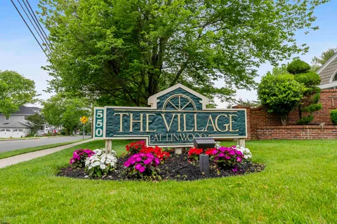 a front view of house with garage and yard