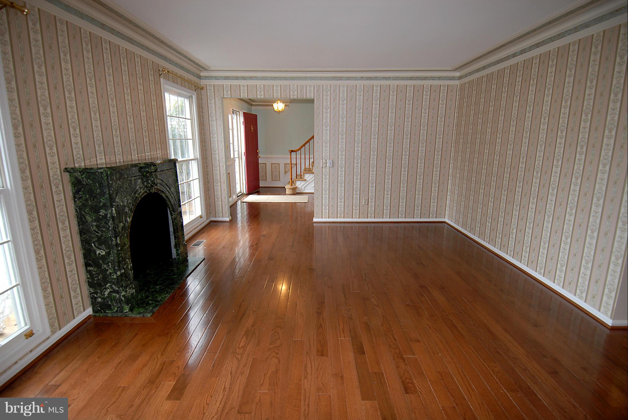305 Opera Court Silver Spring, MD 20901 - Photo 11 of 25 Living Room