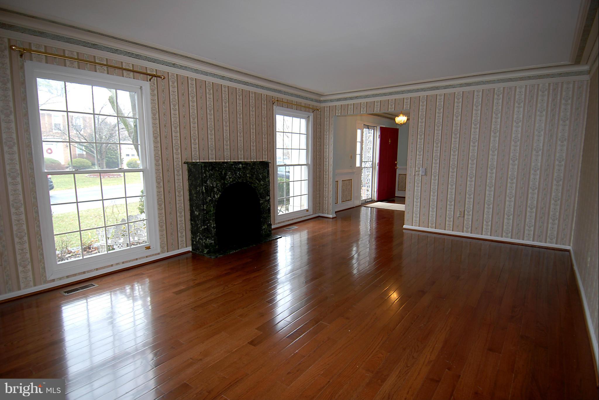 305 Opera Court Silver Spring, MD 20901 - Photo 9 of 25 Living Room