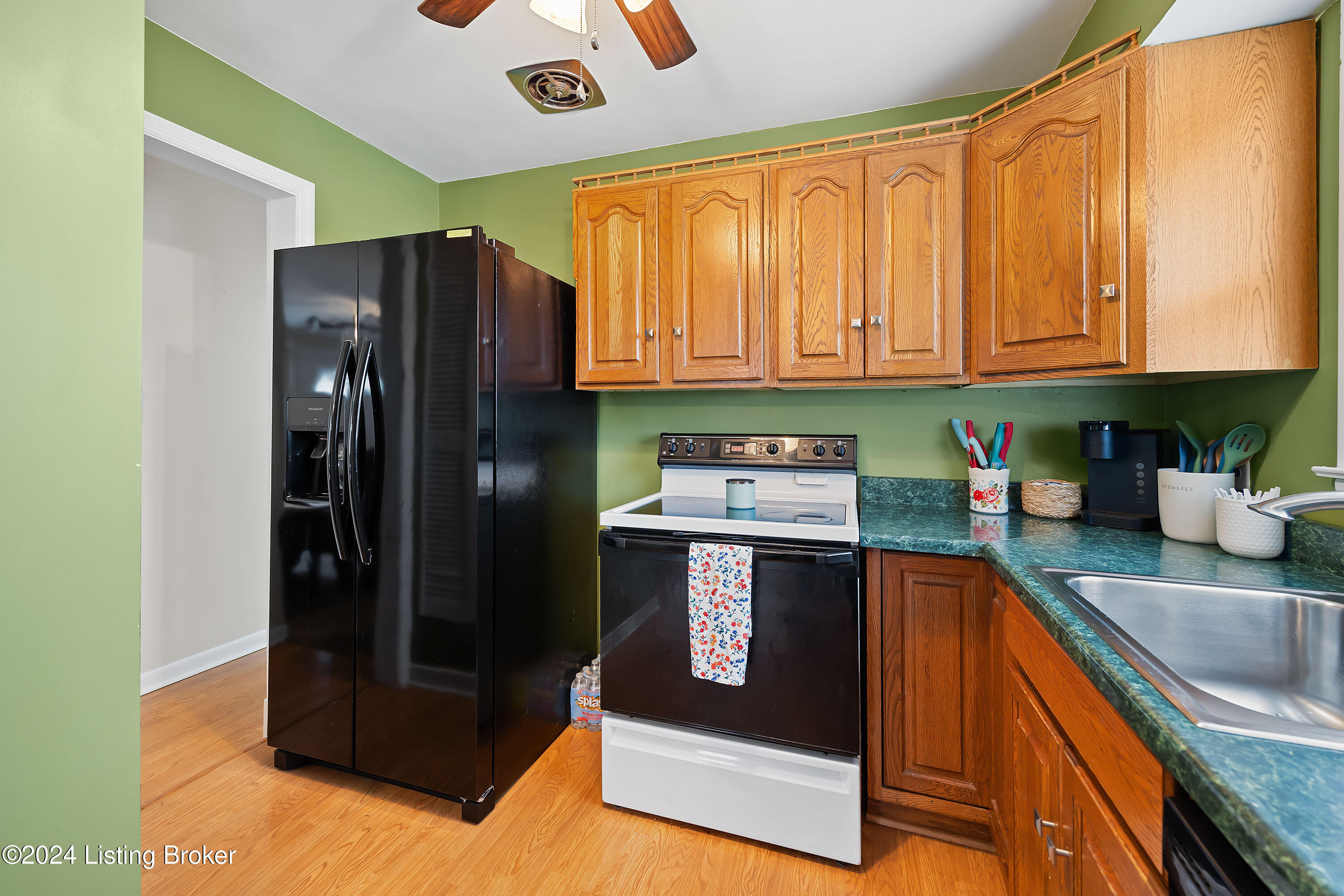 11010 Deering Road Louisville, KY 40272 - Photo 8 of 28 013