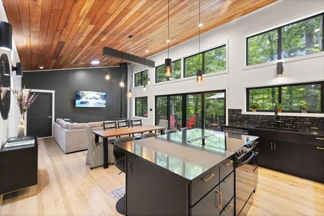 $699,000 | 14823 North Main Street, Buchanan, MI 49107