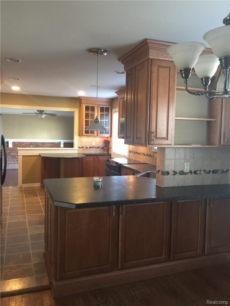 19181 Wedgewood Road Riverview, MI 48193 - Photo 3 of 22 003.JPG