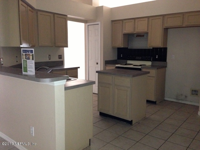 3482 White Wing Road Orange Park, FL 32073 - Photo 5 of 15 Kitchen