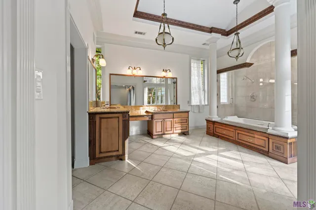 $1,895,000 | 11646 North Oak Hills Parkway, Baton Rouge, LA 70810