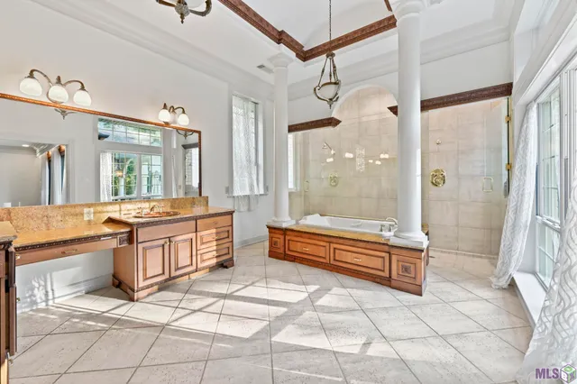 $1,895,000 | 11646 North Oak Hills Parkway, Baton Rouge, LA 70810