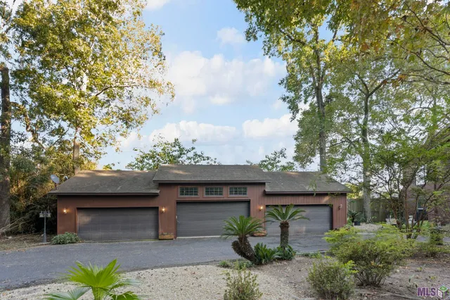 $1,895,000 | 11646 North Oak Hills Parkway, Baton Rouge, LA 70810