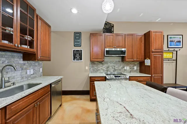 $1,895,000 | 11646 North Oak Hills Parkway, Baton Rouge, LA 70810