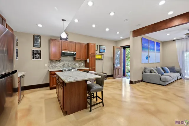 $1,895,000 | 11646 North Oak Hills Parkway, Baton Rouge, LA 70810