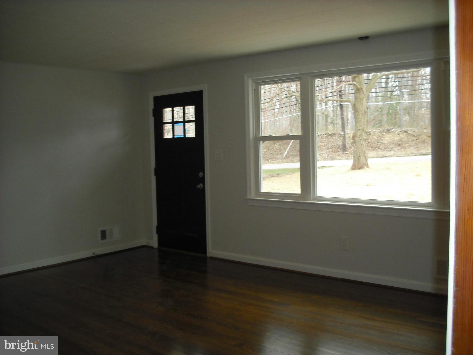 2934 Powder Mill Road Adelphi, MD 20783 - Photo 24 of 26 Living Room