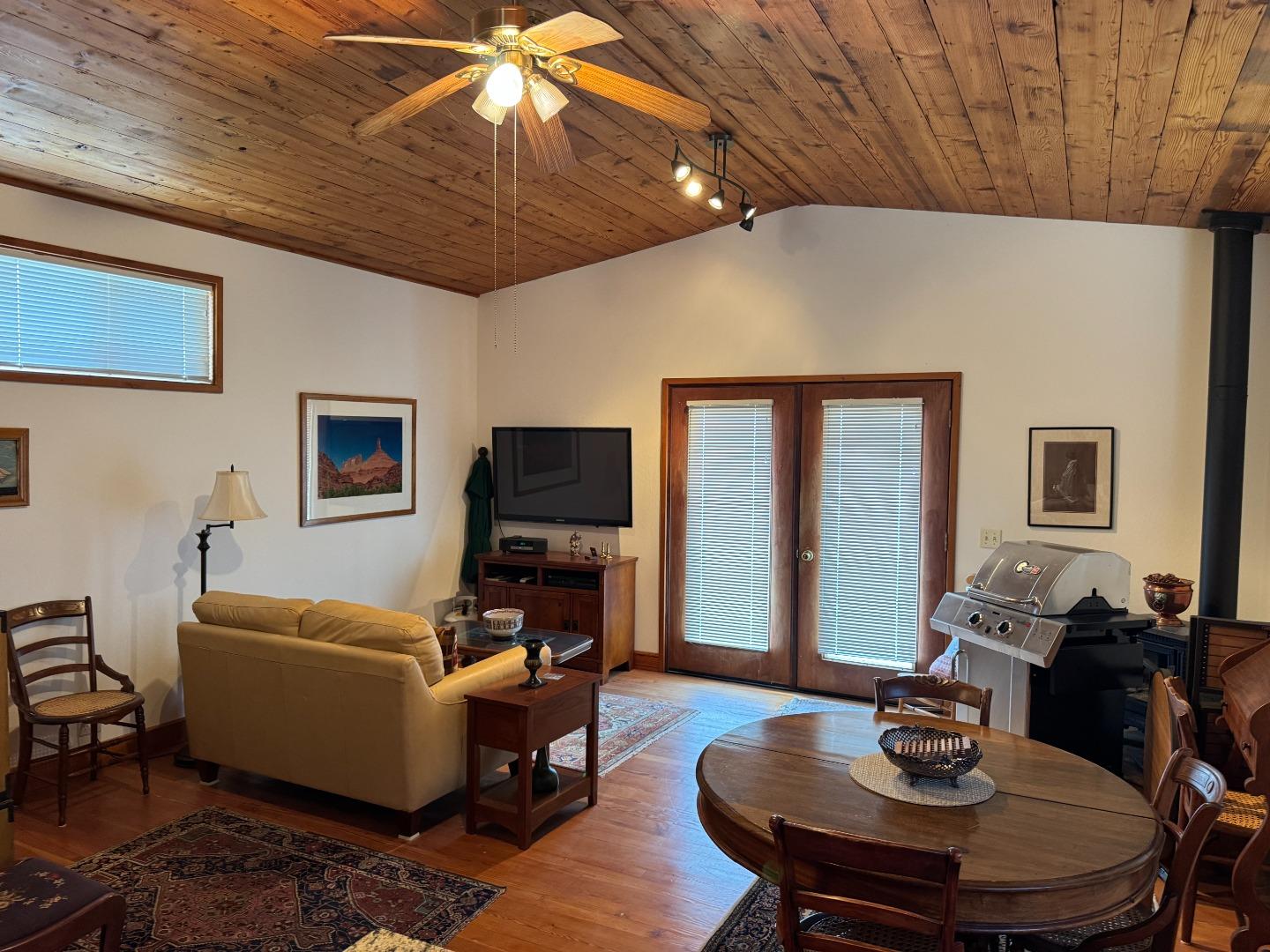 2251 Folendorf Road Murphys, CA 95247 - Photo 29 of 39 a living room with furniture and a flat screen tv