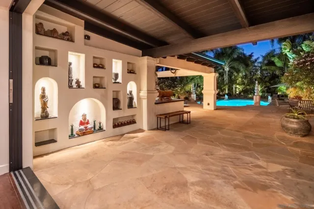a view of a livingroom with furniture and a garage