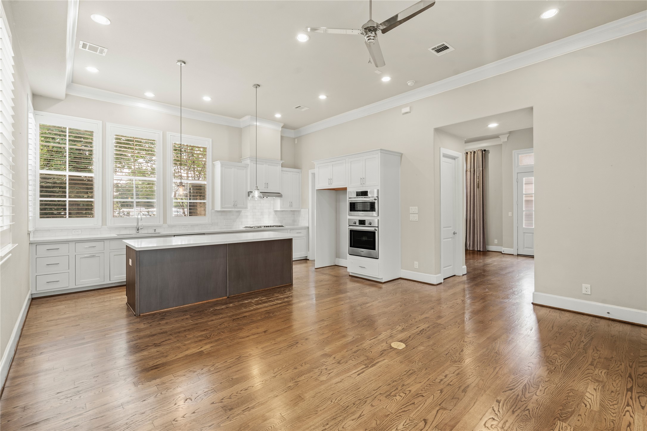 10902 Grove Tree Lane Houston, TX 77043 - Photo 19 of 36