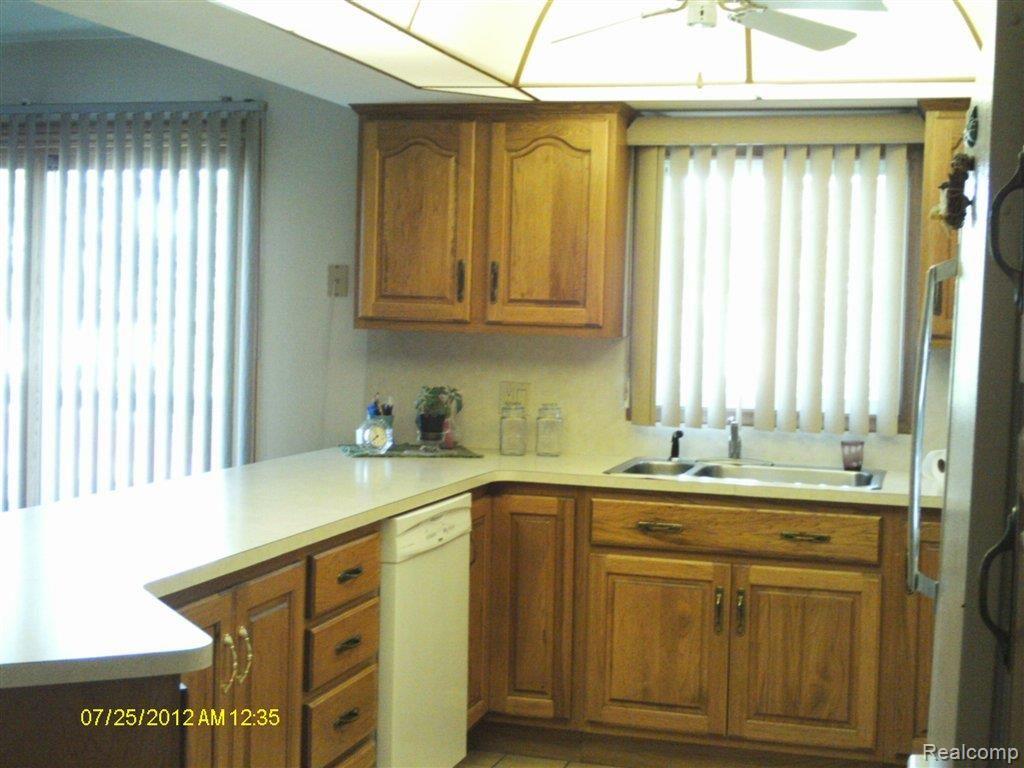 37821 Pointe Rosa Street Harrison Township, MI 48045 - Photo 14 of 19 IMAG0017.JPG
